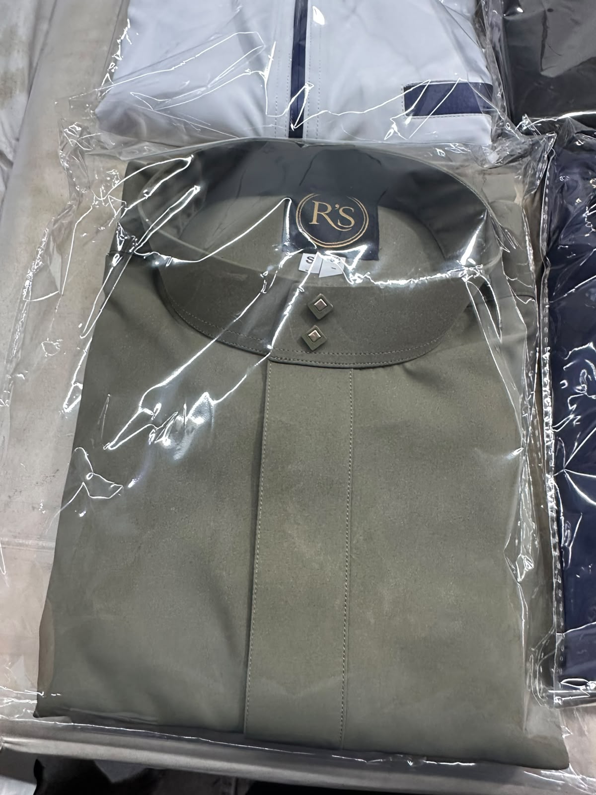 T1-013 Plain Light Grey Saudi Thobe